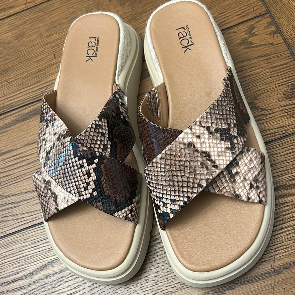 New without tags, Nordstrom rack, slip on sandals, women’s size 9 M